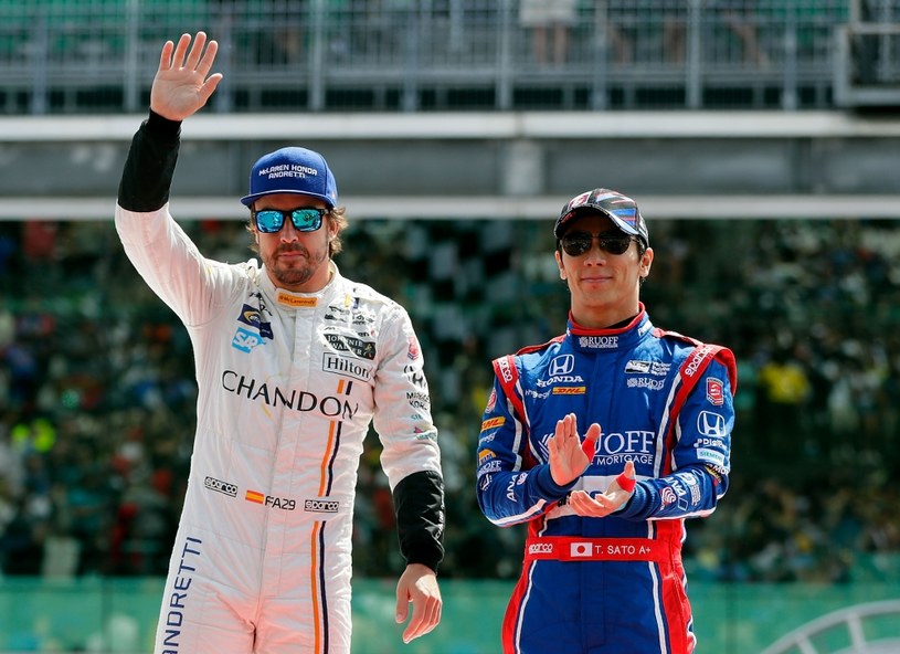 Alonso po odejściu z F1 nie musi kończyć kariery. Może startować np. w Indy 500, jak mający za sobą starty w F1, Takuma Sato /AFP