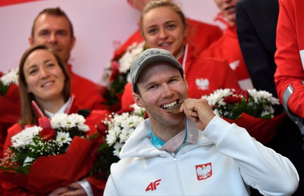 Alpejczyk Igor Sikorski tuż po powrocie do kraju z brązym medalem igrzysk paraolimpijskich w Pjongczangu /Bartłomiej  Zborowski /PAP