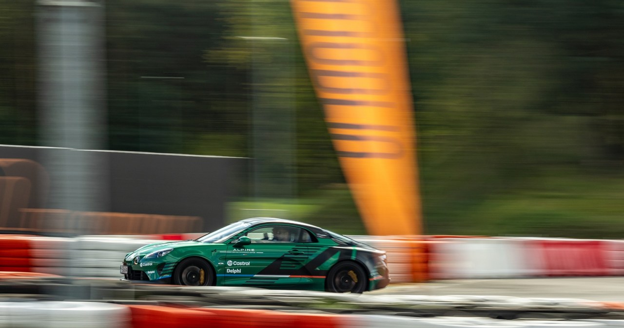 Alpine A110S przyspiesza do setki w 4,2 s i rozpędza się do 275 km/h /Michał Jaroń /INTERIA.PL