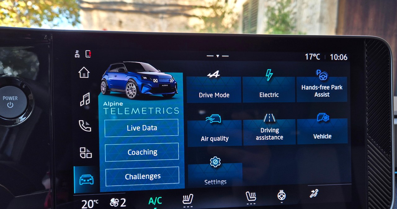 Alpine A290 ma dodatkowe opcje i odczyty, przydatne podczas jazdy na torze /Michał Domański /INTERIA.PL
