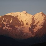 Alpiniści rozbili namiot na Mont Blanc. Mer kurortu złożył skargę