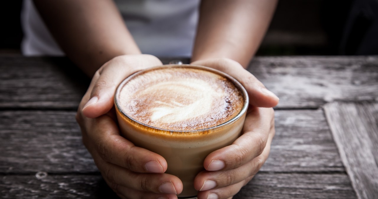 Alternatywa dla latte, która odchudza. Kawa kokosowa po wietnamsku wspomaga ketozę i spalanie tłuszczu /123RF/PICSEL