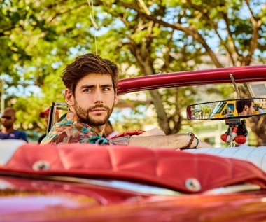 Alvaro Soler w pierwszym oficjalnym duecie z dziewczyną. Zobacz "Barrer a Casa"