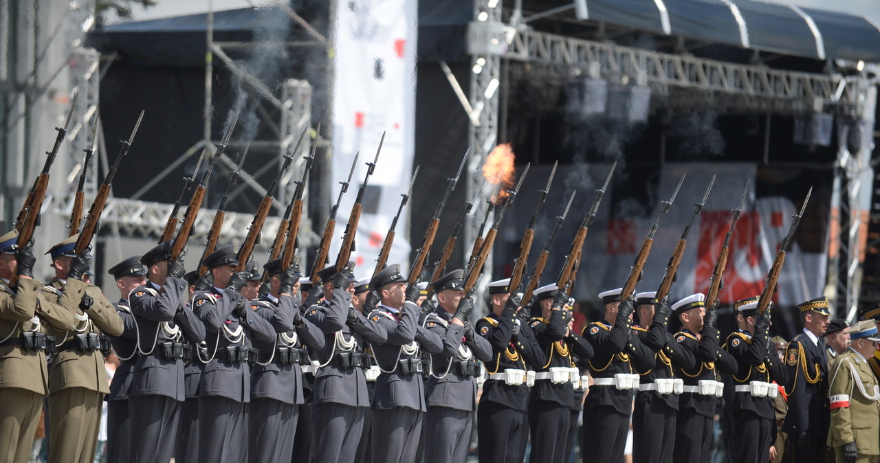 alwa honorowa podczas uroczystości przed Grobem Nieznanego Żołnierza /Bartlomiej Zborowski (PAP) /PAP