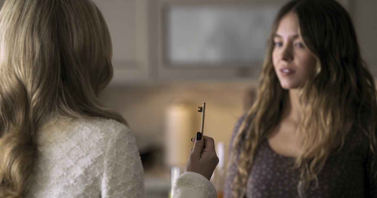 Amanda Seyfried i Sydney Sweeney w filmie "Pomoc domowa" /Monolith Films /materiały prasowe