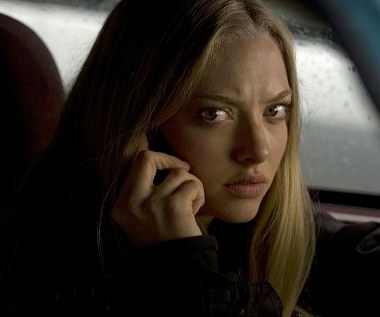 Amanda Seyfried w scenie z filmu "Zaginiona"