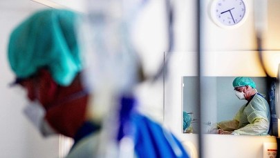 Amantadyna skutecznym sposobem leczenia Covid-19? Autorzy artykułu dokonali korekty