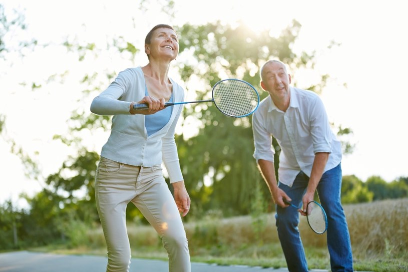 Amatorzy badmintona mogą żyć dłużej o ponad 6 lat /123RF/PICSEL