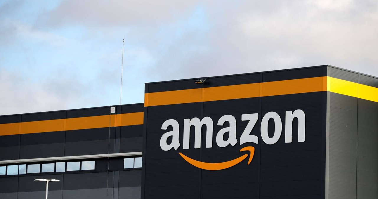 Amazon chce, żeby pracownicy wrócili do pracy stacjonarnej. Amerykański gigant wprowadza minimalny czas pracy z biura /AFP