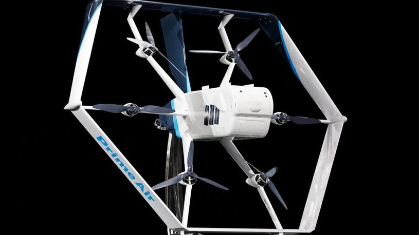 Amazon Prime Air w końcu oficjalnie rusza z dostarczaniem przesyłek dronami [FILM] /Geekweek