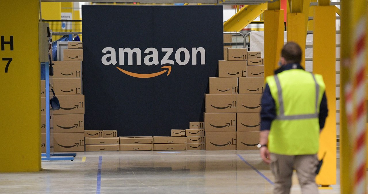 Amazon przyznał polskim pracownikom centrów dystrybucyjnych podwyżki. Zdaniem związkowców, stawki zaproponowane przez pracodawcę są "skandalicznie niskie" /AFP