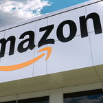 Amazon rozpoczyna dostawy leków dronami 