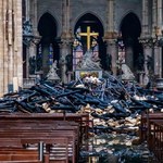 Ambasada Francji prosi Rosjan: Nie przynoście gotówki na odbudowę Notre Dame