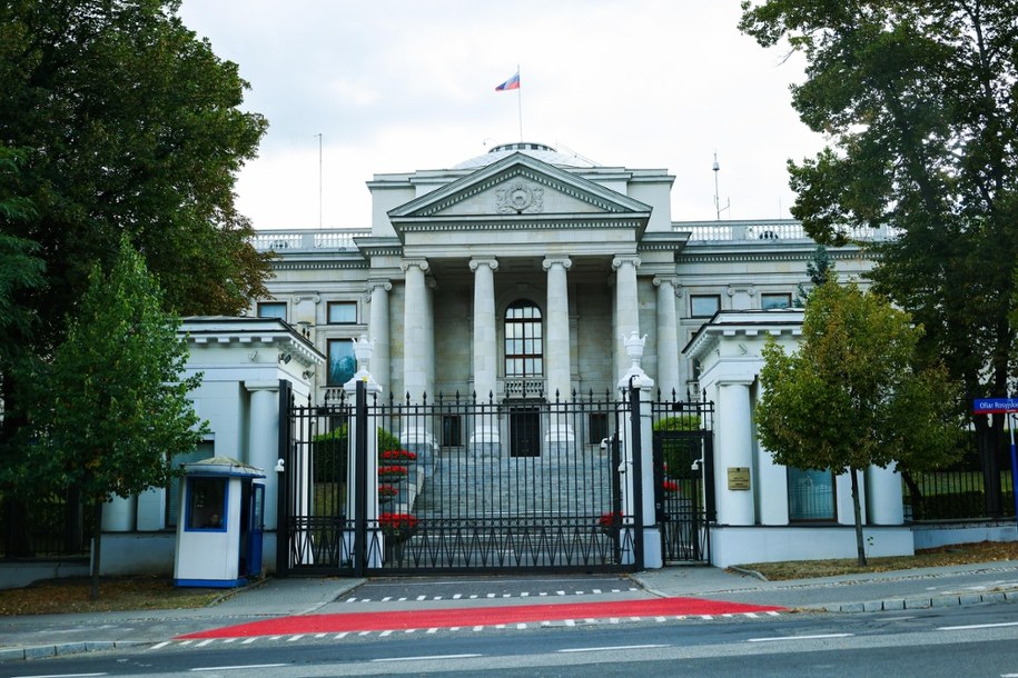 Ambasada Rosji przy ul. Belwederskiej w Warszawie /Albert Zawada /PAP