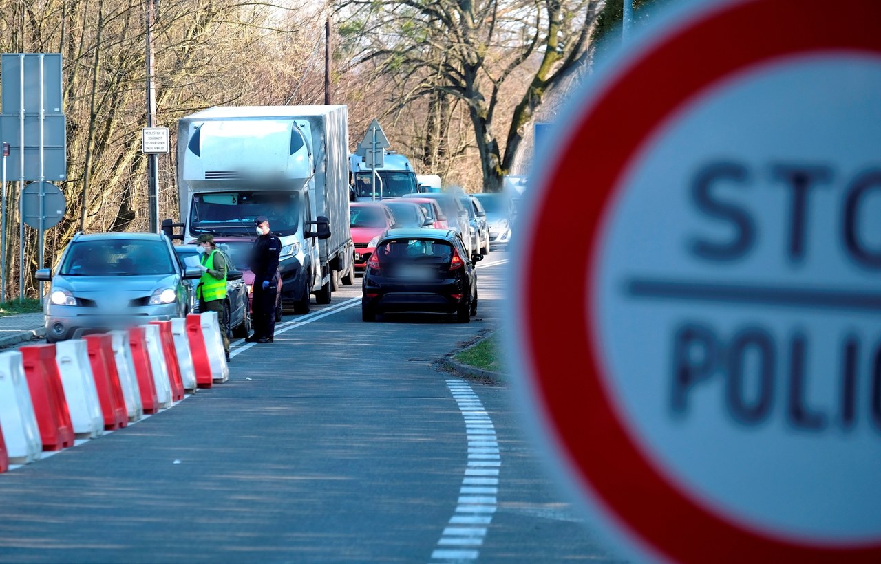 Ambasada RP odpowiada na zarzuty Łotwy: Działamy w sytuacji nadzwyczajnej