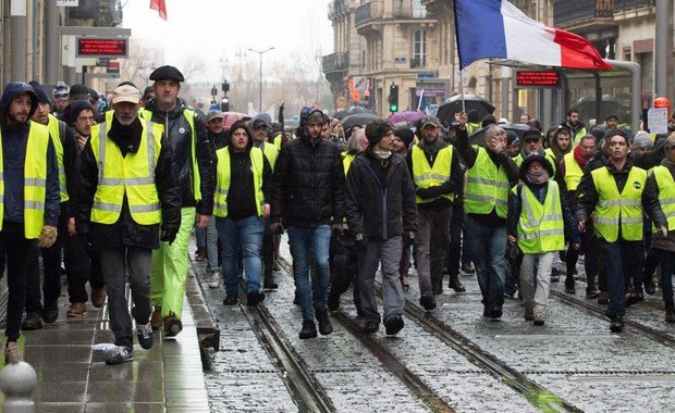 Ambasada RP we Francji ostrzega przed protestami "żółtych kamizelek"