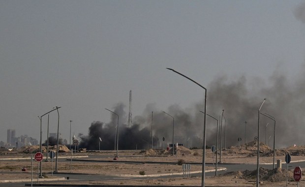 Ambasada USA w Kuwejcie dwukrotnie trafiona? Widoczne były kłęby dymu