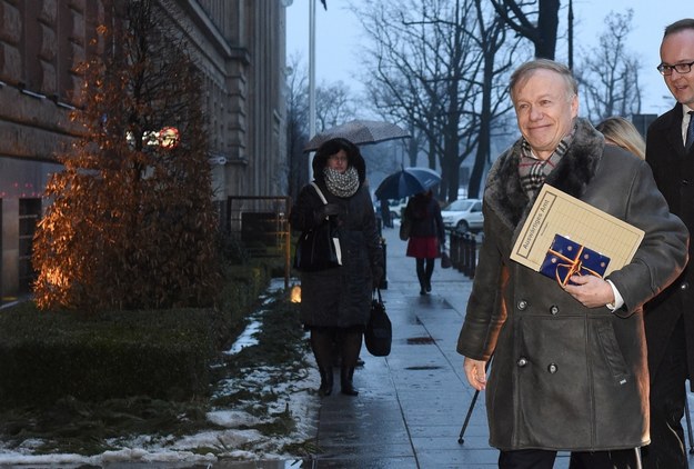 Ambasador Niemiec Rolf Nikel w drodze na spotkanie w Ministerstwie Spraw Zagranicznych /Radek Pietruszka /PAP