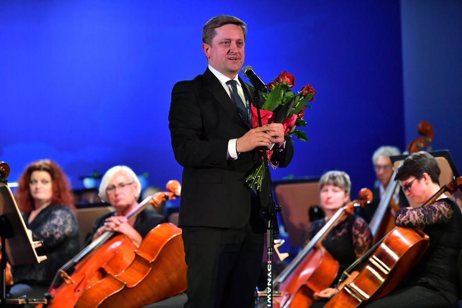 Ambasador Ukrainy Wasyl Zwarycz odebrał nagrodę Człowieka Roku dla prezydenta Ukrainy Wołodymyra Zełenskiego / 	Maciej Kulczyński    /PAP