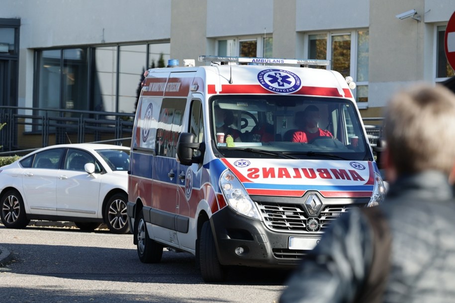 Ambulans pogotowia ratunkowego - zdjęcie ilustracyjne /Shutterstock