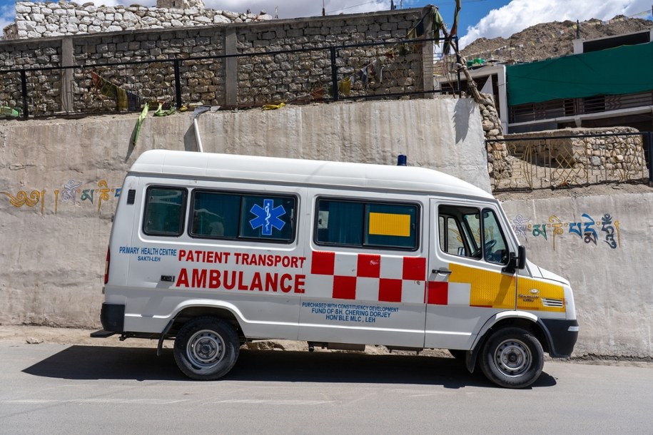 Zawalił się most. Samochody wpadły do rzeki