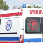Ambulans zderzył się z autem. W szpitalu zmarł pacjent przewożony w karetce