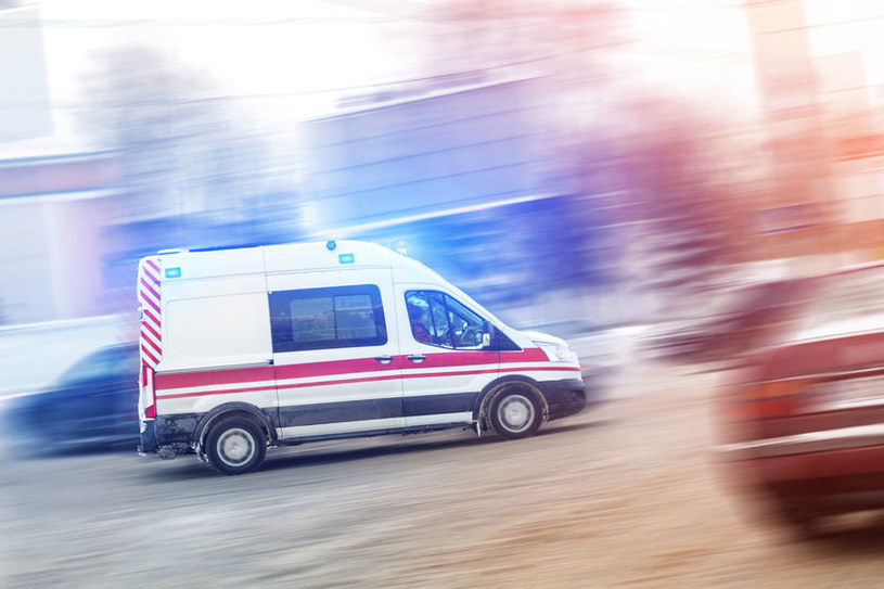 Ambulans /&copy;123RF/PICSEL