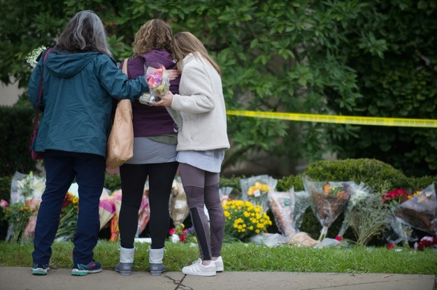 Amerykanie oddają hołd ofiarom strzelaniny w Pittsburghu /VINCENT PUGLIESE /PAP/EPA