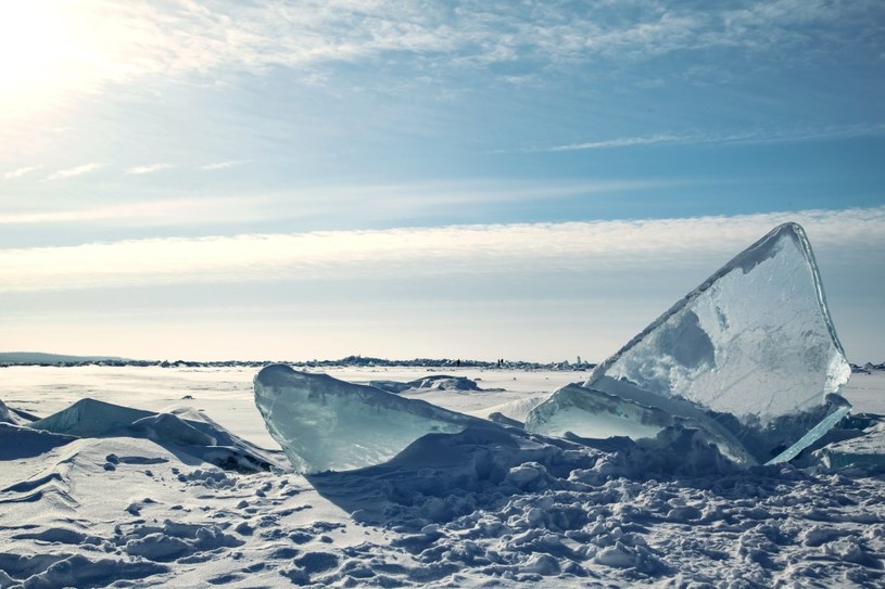 Amerykanie organizowali "lodowe żniwa", czyli holowali ogromne bloki lodu za statkami /123RF/PICSEL