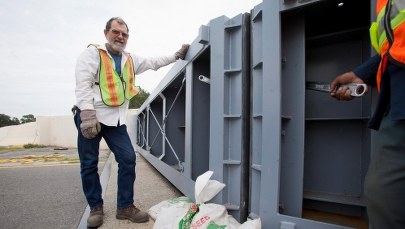 Amerykanie przygotowują się na nadejście Isaaca