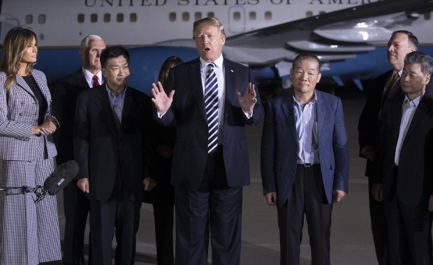 Amerykanie uwolnieni z północnokoreańskiego więzienia są już w Waszyngtonie