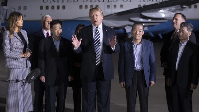 Amerykanie uwolnieni z północnokoreańskiego więzienia są już w Waszyngtonie