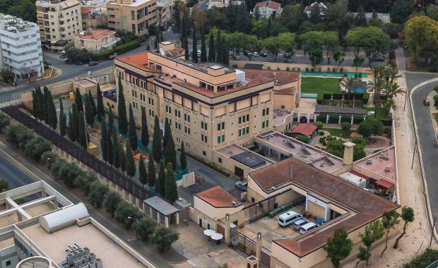 Amerykanie wycofują część personelu dyplomatycznego z Cypru. W tle ataki Iranu