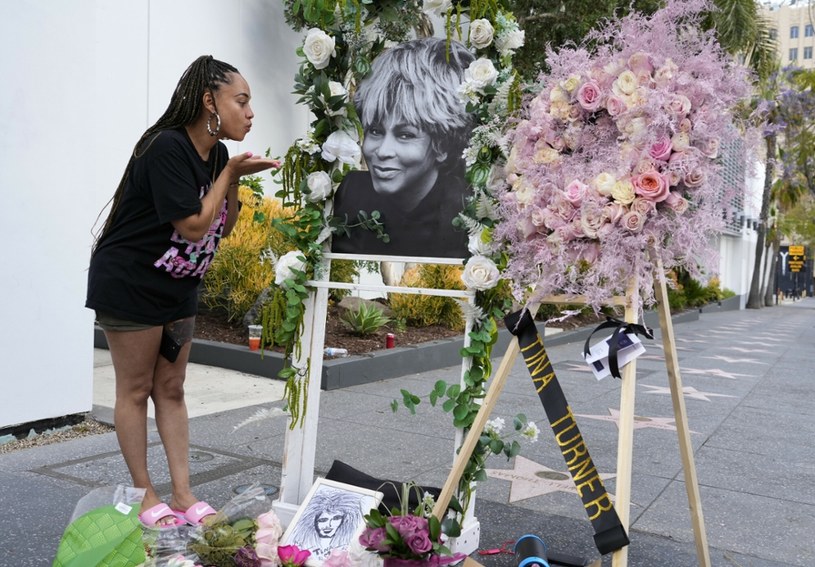 Amerykanie żegnają ikonę na Alei Gwiazd w Los Angeles /Chris Pizzello/Associated Press/East News /East News