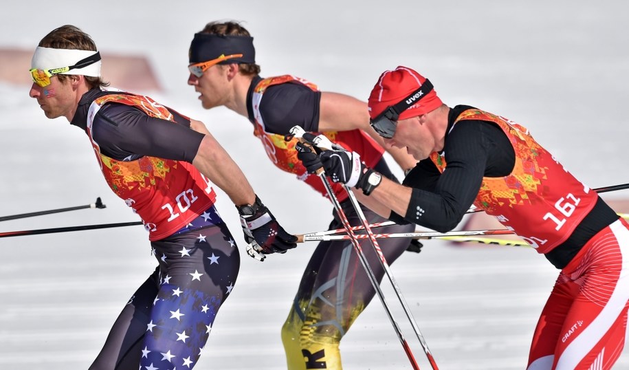 Amerykanin Andrew Newell, Niemiec Jens Filbrich i Maciej Kreczmer na trasie sztafety 4x10 km /Hendrik Schmidt /PAP/EPA