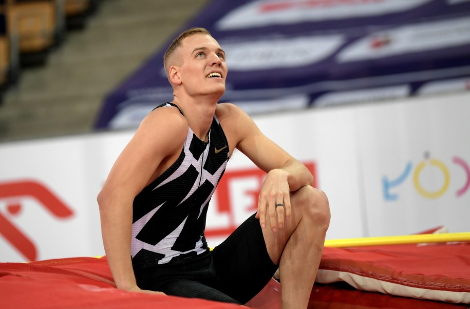 Amerykanin Sam Kendricks w konkursie skoku o tyczce /	Grzegorz Michałowski   /PAP