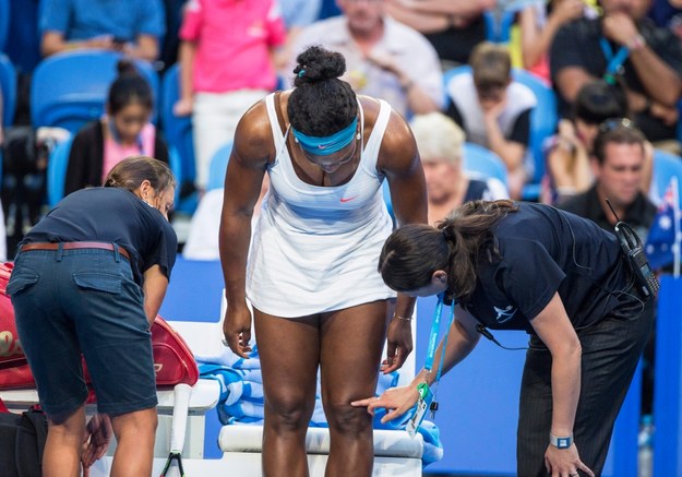 Amerykanka Serena Williams zeszła z kortu z powodu bólu kolana /TONY MCDONOUGH    /PAP/EPA