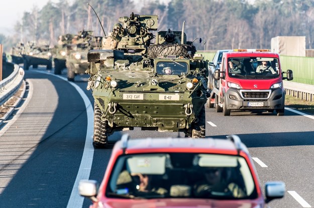 Amerykańscy żołnierze na drodze ekspresowej S8 na zdjęciu z marca 2017 roku / 	Maciej Kulczyński    /PAP