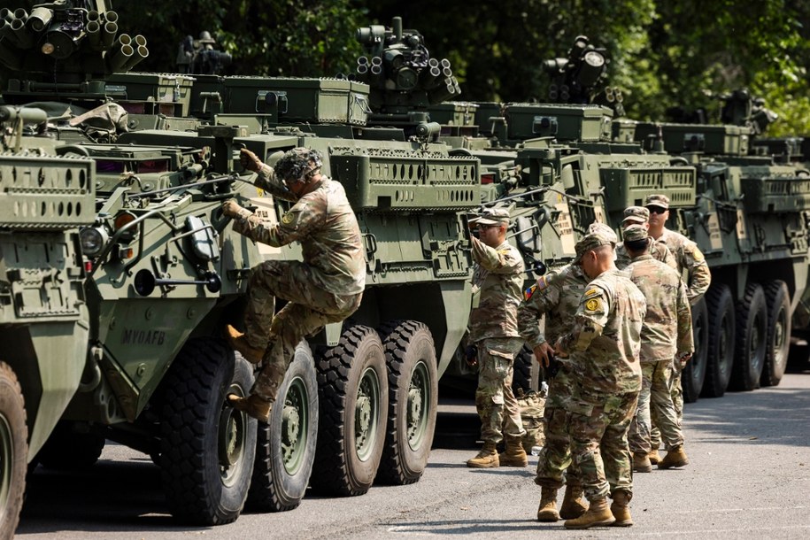 Czołgi ze sklejki na manewrach USA