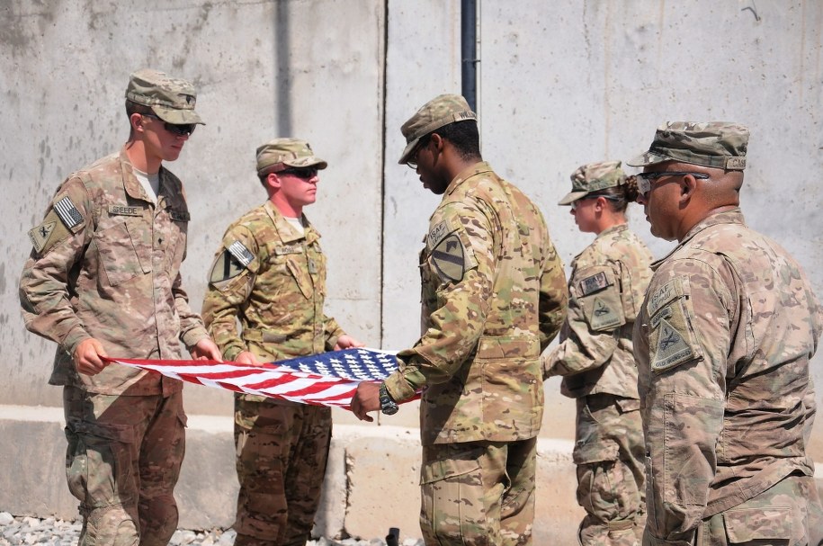 Sojusznik Rosji otrzymał miliony poufnych maili z Pentagonu. Przez literówkę