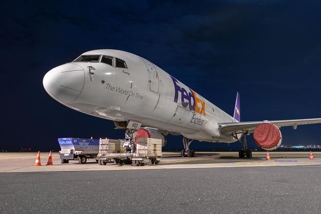 Amerykańska firma kurierska FedEx kupuje holenderskiego rywala TNT Express /&copy;123RF/PICSEL