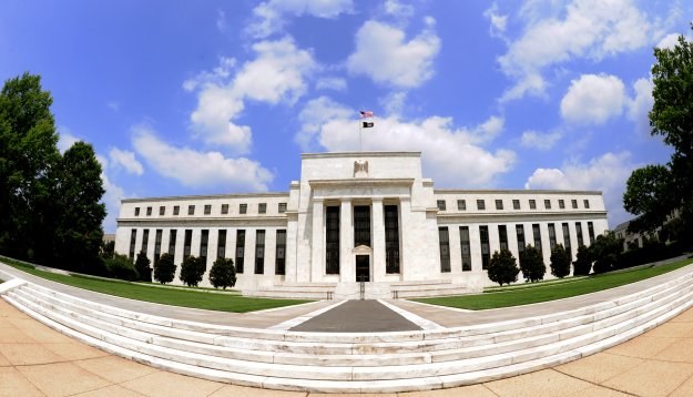 Amerykańska Rezerwa Federalna podjęła decyzję o pozostawieniu bez zmian głównej stopy procentowej /AFP
