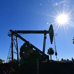 Amerykańska ropa naftowa drożeje o 2 proc., do 99 dol. za baryłkę