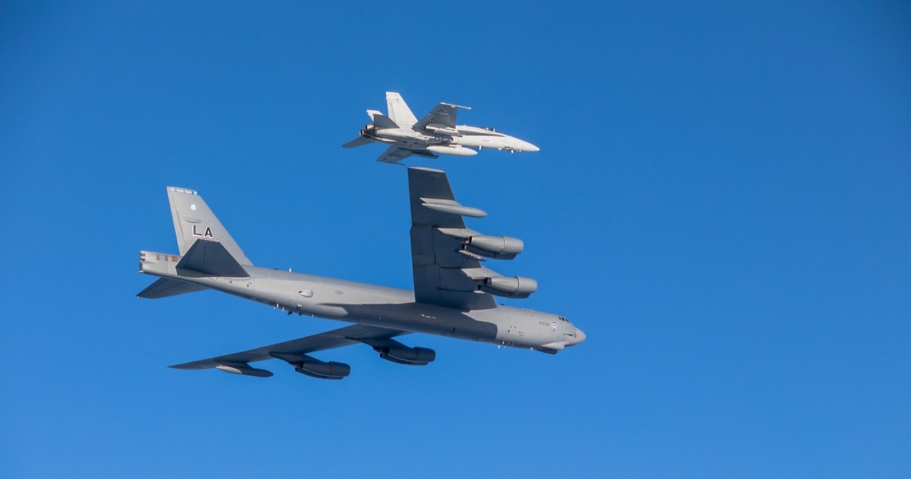 Amerykański bombowiec który może przenosić ładunek nuklearny przeleciał nad Finlandią. Ma ważne zadanie w Europie /@FinnishAirForce /Twitter