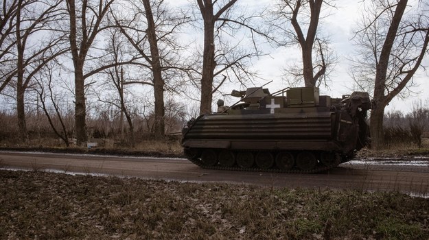 Amerykański gąsienicowy bojowy wóz piechoty Bradley w służbie sił ukraińskich /AA/ABACA /PAP