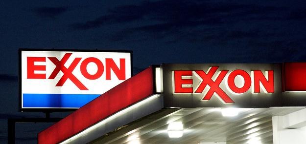 Amerykański koncern naftowy ExxonMobil wrócił na pozycję najbardziej wartościowej spółki na świecie /AFP