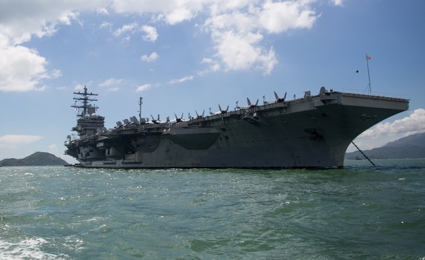 Amerykański lotniskowiec zmierza na Bliski Wschód. Trump szykuje uderzenie w Iran?