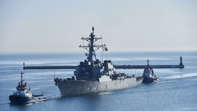 Amerykański niszczyciel krąży nieopodal rosyjskiej bazy w Syrii. Moskwa ostrzega