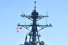 Amerykański niszczyciel rakietowy wpłynął do portu w Gdyni