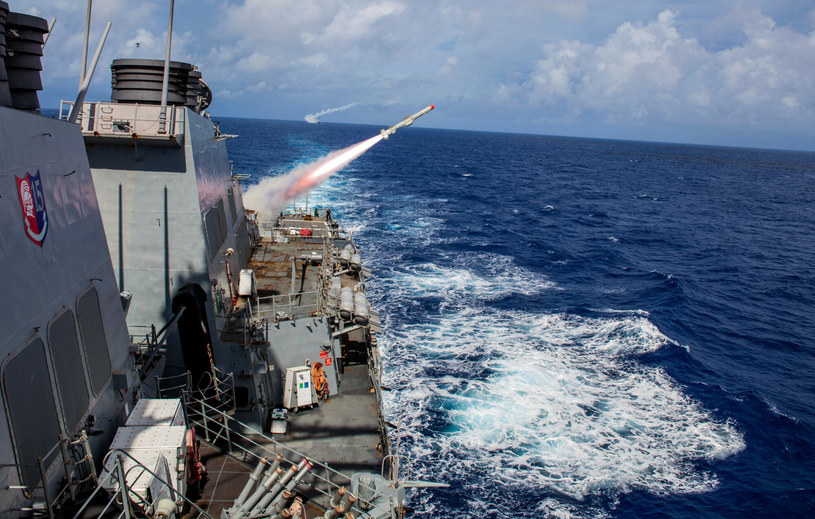Amerykański niszczyciel USS Benfold podczas ćwiczeń /AA/ABACA/Abaca /East News